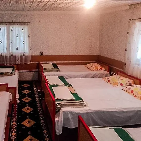 Hija Popovi Livadi Lodge *